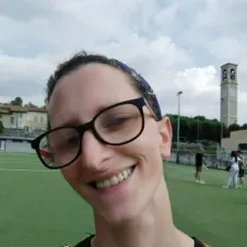 addetta pulizie private e industriali.