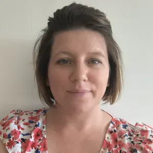 Maman de 2 enfants et infirmière en reconversion dispo :)