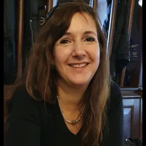 Mutter von 2 Kindern sucht Nebenjob als Babysitterin 