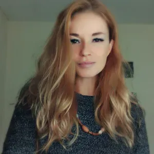 Babysitter carinhosa, paciente, educada, criativa.