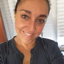 Je cherche quelques heures par semaine pour aider.