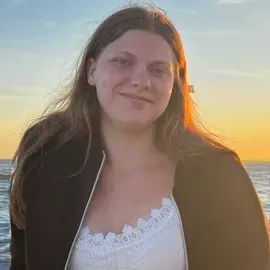 Baby-sitter douce et sérieuse - temps plein disponible