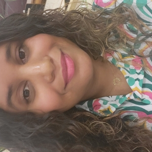 Garde d'enfants à domicile des parents.