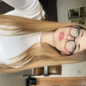 Canguro joven responsable y cariñosa con experiencia