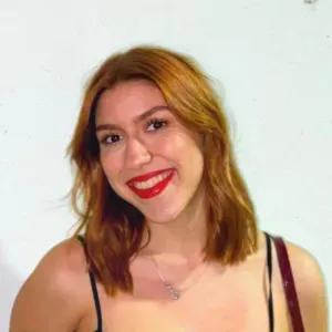 Estudante de enfermagem com experiência em babysitting