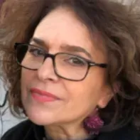 Cuidadora Experiente e Gentil no Porto