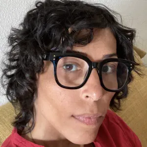 Experienced babysitter looking for a job 