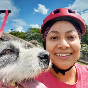 Cuidadora dedicada e apaixonada por cães e gatos em Porto