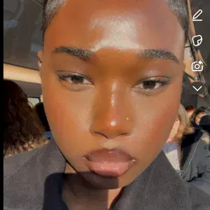 Babysitter expérimentée d'au moins 5 ans