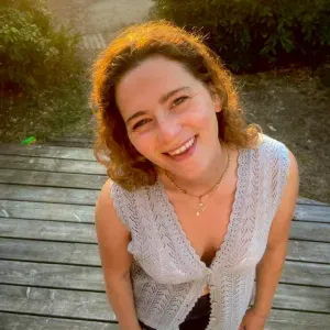 Baby-sitter disponible à Paris