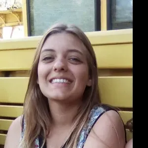 Étudiante propose une aide aux devoir