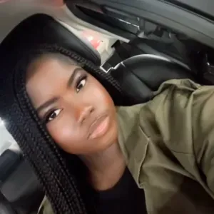 Teenage babysitter in London :)