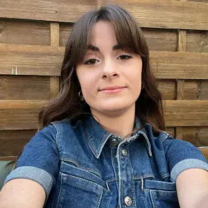 Baby-sitter motivée pour garder