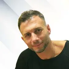 Donna pulizie per appartamento in Chiavari