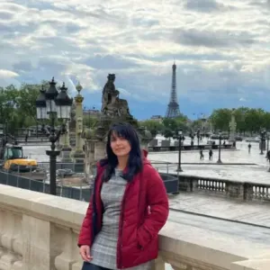 Je m'appelle Iasmim, je suis disponible le week-end. 