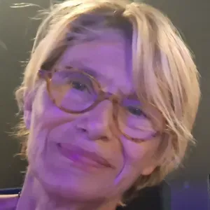 Dame de compagnie pour moments partagés 