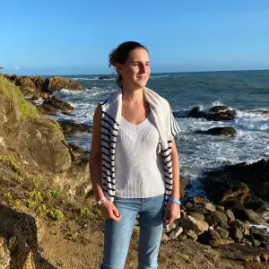 Baby-sitter à l'écoute et joyeuse