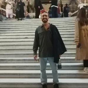 Promenade de chiens à Lima, Pisco Pérou et à York Angleterre