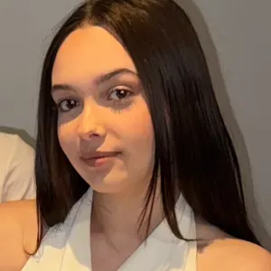 Bonjour je suis une baby-sitter expérimenté à Alès.