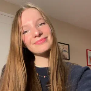 Baby-sitter sérieuse et créative .