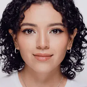 Creative babysitter available in Frankfurt