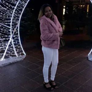 Je cherche une baby-sitter à domicile