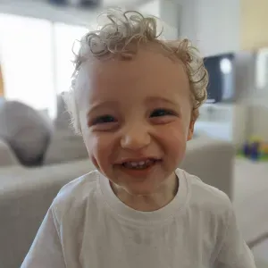 Nous recherchons une baby-sitter pour Lenny !