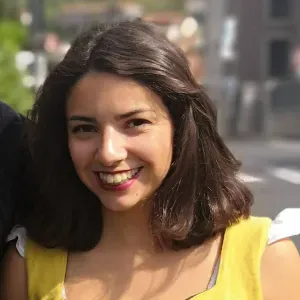 Baby-sitter disponible à Roanne / Charlieu