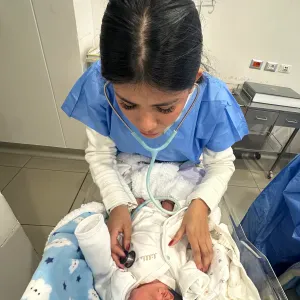 Médica con experiencia pediátrica en Iznate