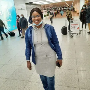 Baby-sitter expérimentée en Afrique et en en France 