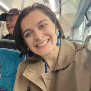 Je cherche une baby-sitter bilingue espagnol 