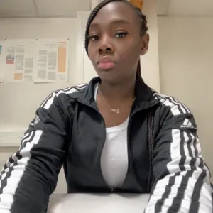 Garde d'enfants ponctuelle et sérieuse.