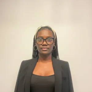 Baby-sitter sérieuse et disponible