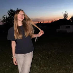 bonjour, je m'appelles julie j'ai 17 ans baby-sitter 
