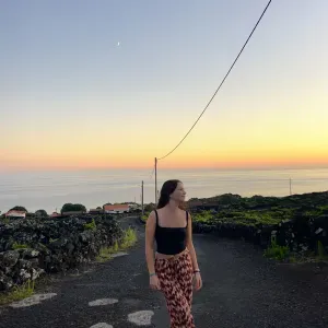 Cuidadora com muita motivação em Algés 