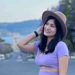 Empregada de limpeza disponível até às 15h – dias úteis