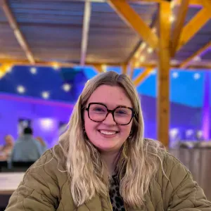 Baby-sitter au top prête à s'amuser avec vos enfants !