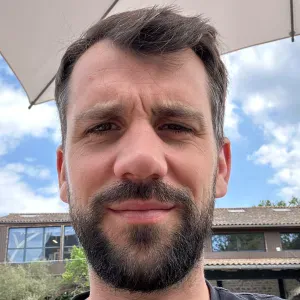 Je recherche une baby sitter