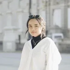 Profesora comprometida en Madrid