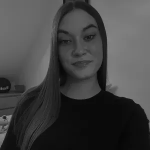 Baby-sitter aimante des enfant