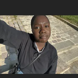 Baby-sitter expérimentée à Paris