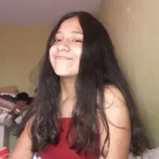 Niñera divertida en busca de ayudar a otros