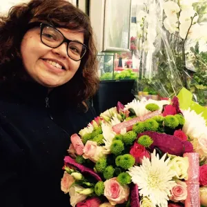 Femme de ménage fleuris magique