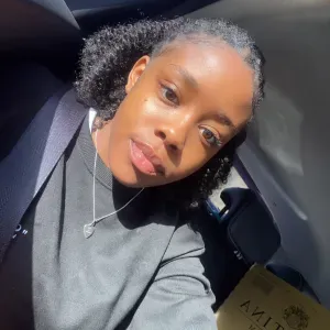 Baby-sitting disponible en semaine 