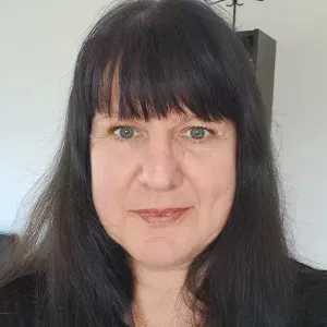 Duktig bildat kvinna söker jobb