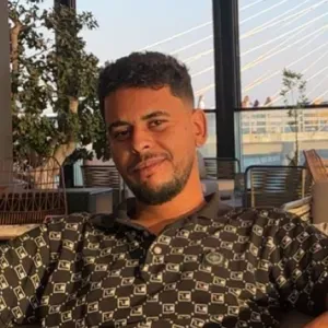  Compagnon attentif disponible pour moments de partage 