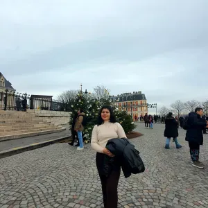 I am young nepali motivated to work as babysitter