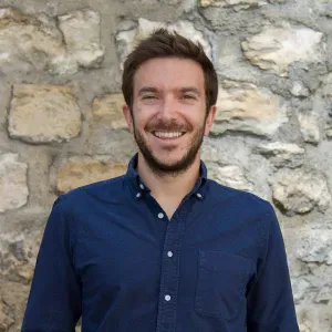 Je cherche une baby-sitter pour sortie d'école