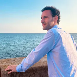 Homme de ménage consciencieux à Paris