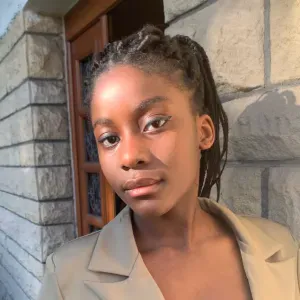 Baby-sitter expérimentée à serris 